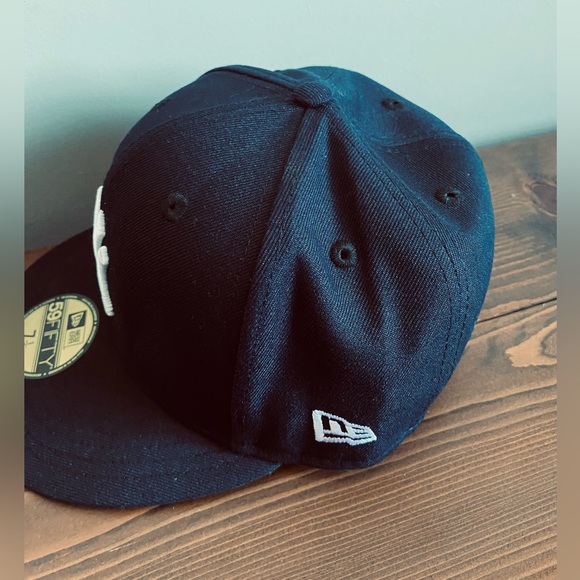 SOLD NEW! MLB New Era Yankees Hat - Picture 3 of 8